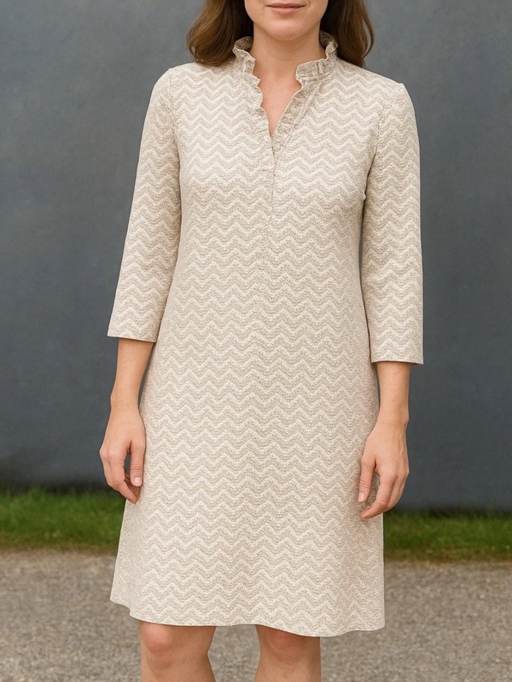 EUC J. McLaughlin “Durham” Ruffle-Trim Neckline Jersey Knit Midi Dress (E)